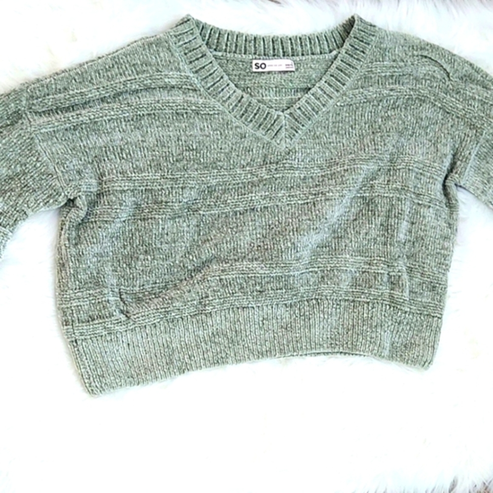SO sweater size small